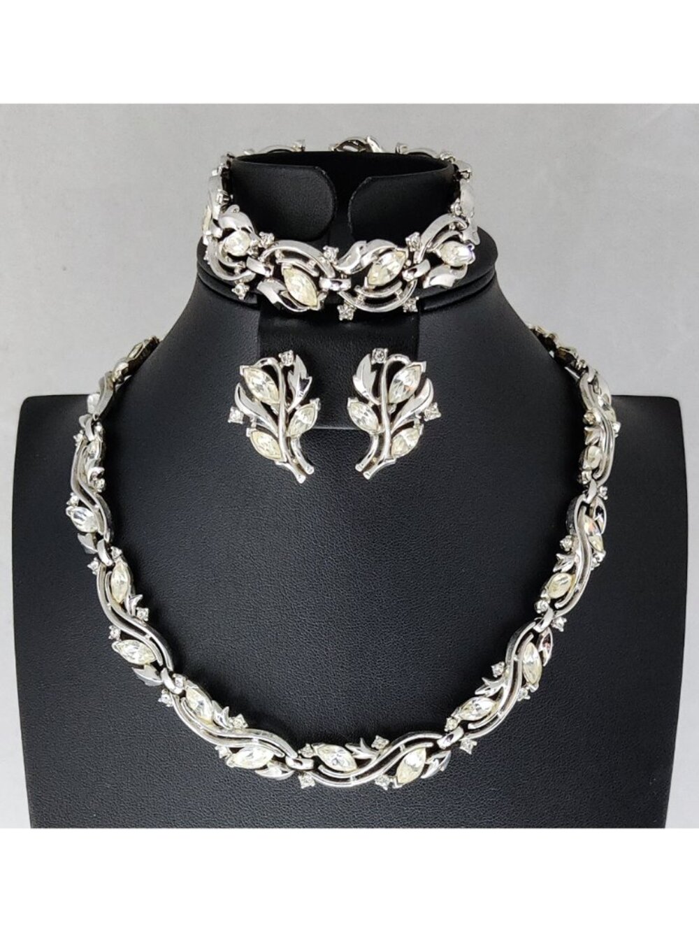 Vintage Signed 60s Crown Trifari Parure Rhodium Plated Choker Earrings Bracelet